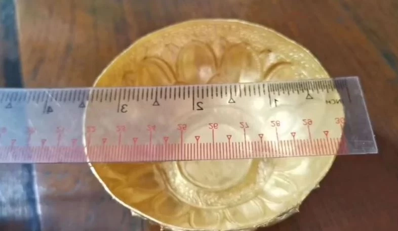 พ่อเมืองสุราษฎร์ฯ ลงตรวจสอบ "พานทองคำแท้" หลังขุดเจอในวัด