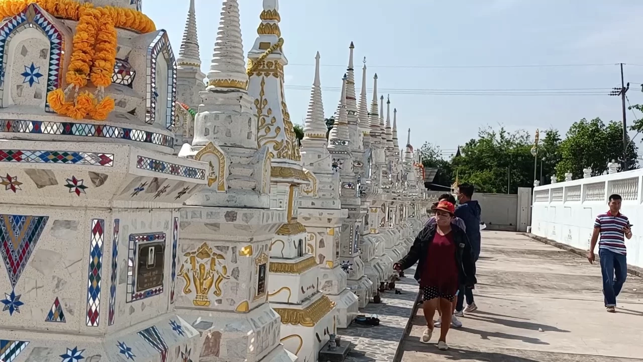 ชาวบ้านเดือด สาปแช่งโจรทุบเจดีย์เก็บอัฐิบรรพบุรุษ ขโมยเงิน-โกศทองเหลือง