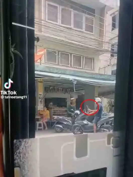 เปิดใจเจ้าของร้านขนม ฉะเดือด! หนุ่มดีดซิ่ง จยย. ในซอย จนได้ใจทั้งโซเชียล
