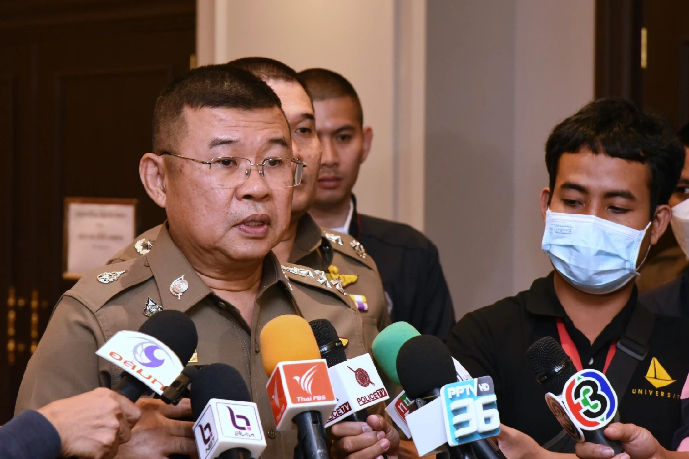 "บิ๊กเด่น" รับมีตำรวจจริง 8 นาย ถูกจ้างทำคอนเทนต์ไล่ล่าในห้างร้าง