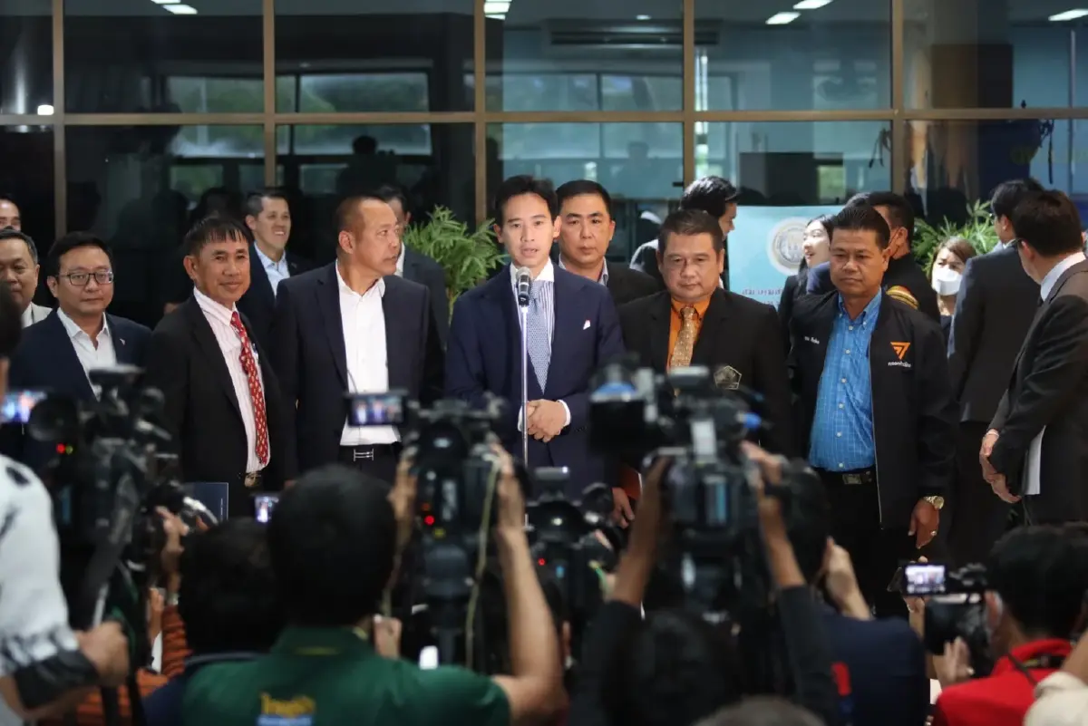 "ภูมิธรรม" ยัน "เพื่อไทย" ไม่สลับขั้วทิ้ง "ก้าวไกล" ตามข่าวลือ
