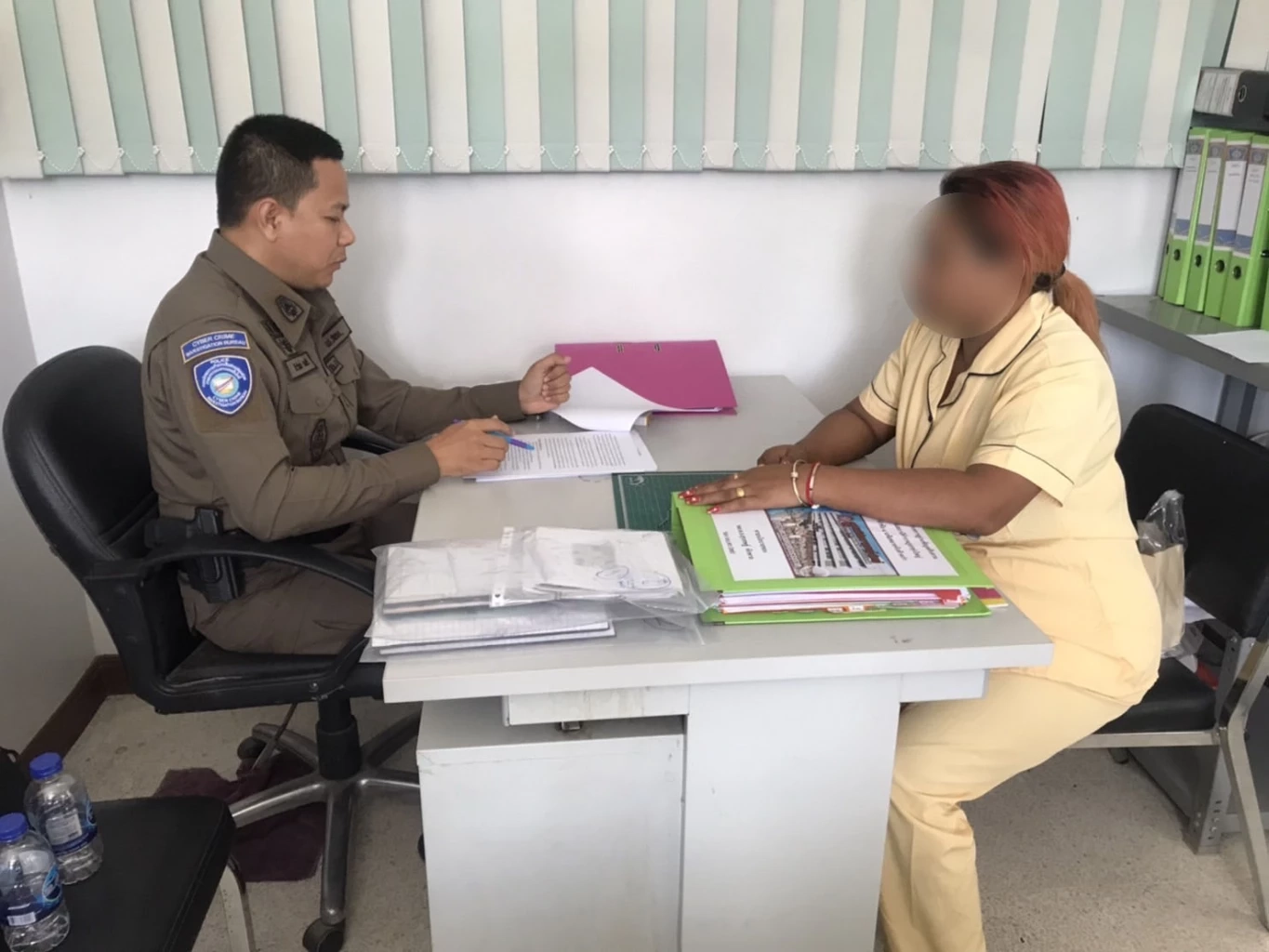 ตร.สอท.จับ 3 เจ้าหนี้ปล่อยกู้ดอกเบี้ยโหด แถมนำลูกหนี้โพสต์ประจาน ข่มขู่