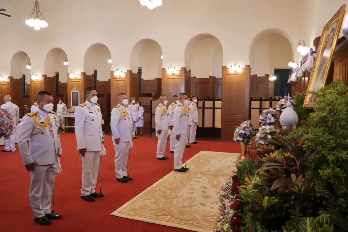 "ผบช.น.-รอง ผบช.น." ลงนามถวายพระพร "พระราชินี"