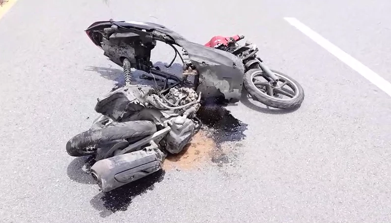 สยอง! กล้องหน้ารถจับภาพ นาทีรถแข่งกันบนถนนหลวง ชน จยย.ร่างปลิว (มีคลิป)