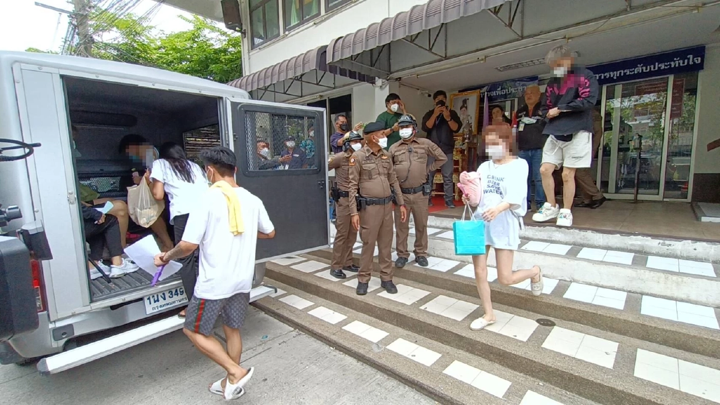 คุมตัวนักท่องเที่ยวจีนปาร์ตี้ยา ฝากขัง แยกคุมตัวส่ง 3 ศาล