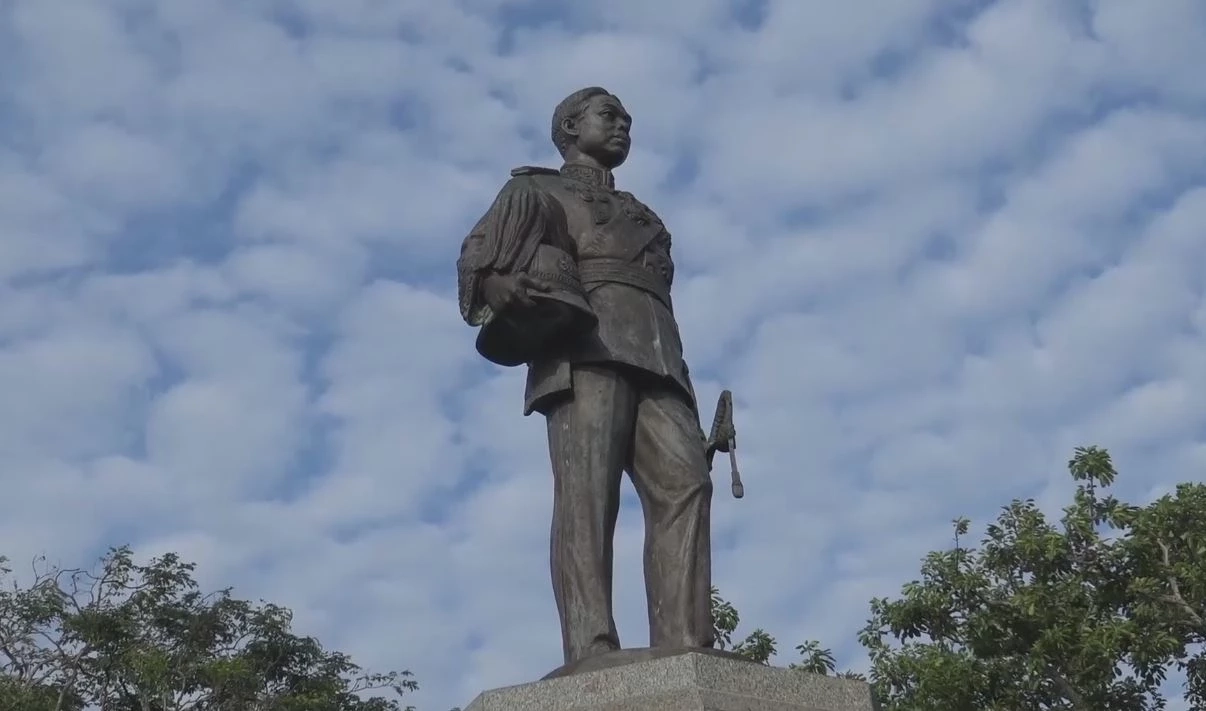 โจรขโมย "กระบี่" พระอนุสาวรีย์ กรมหลวงลพบุรีราเมศวร์ บนเขาน้อย