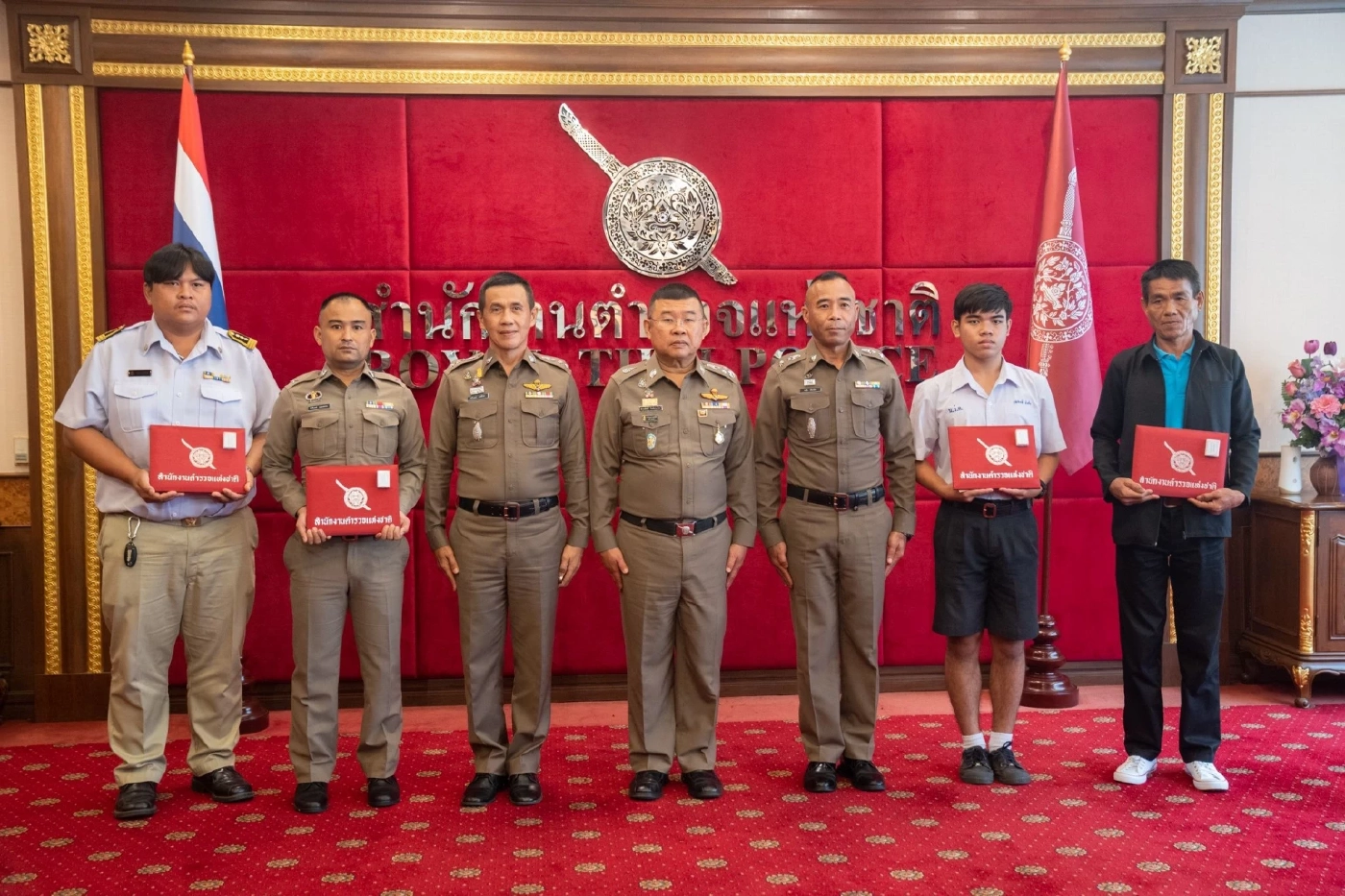 “ทำดี มีรางวัล”  3 พลเมืองดี 1 ตำรวจ ช่วยชีวิต นทท.จมน้ำ