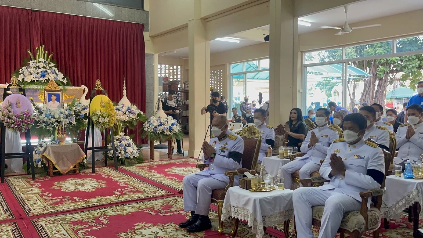 ในหลวงพระราชทานน้ำหลวงอาบศพ "น้องเบนซ์" นักเรียนราชวินิตมัธยม