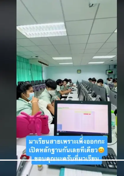 ลูกศิษย์ออกกะงานมาสอบสาย ได้ยินประโยคที่ครูพูด ซาบซึ้งใจไปทั้งโซเชียล   