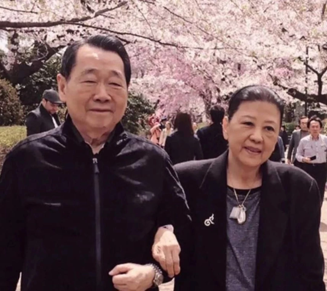 เปิดประวัติ "คุณหญิงเทวี" เจียรวนนท์ ตลอด 62 ปีที่เคียงคู่ "เจ้าสัวซีพี"