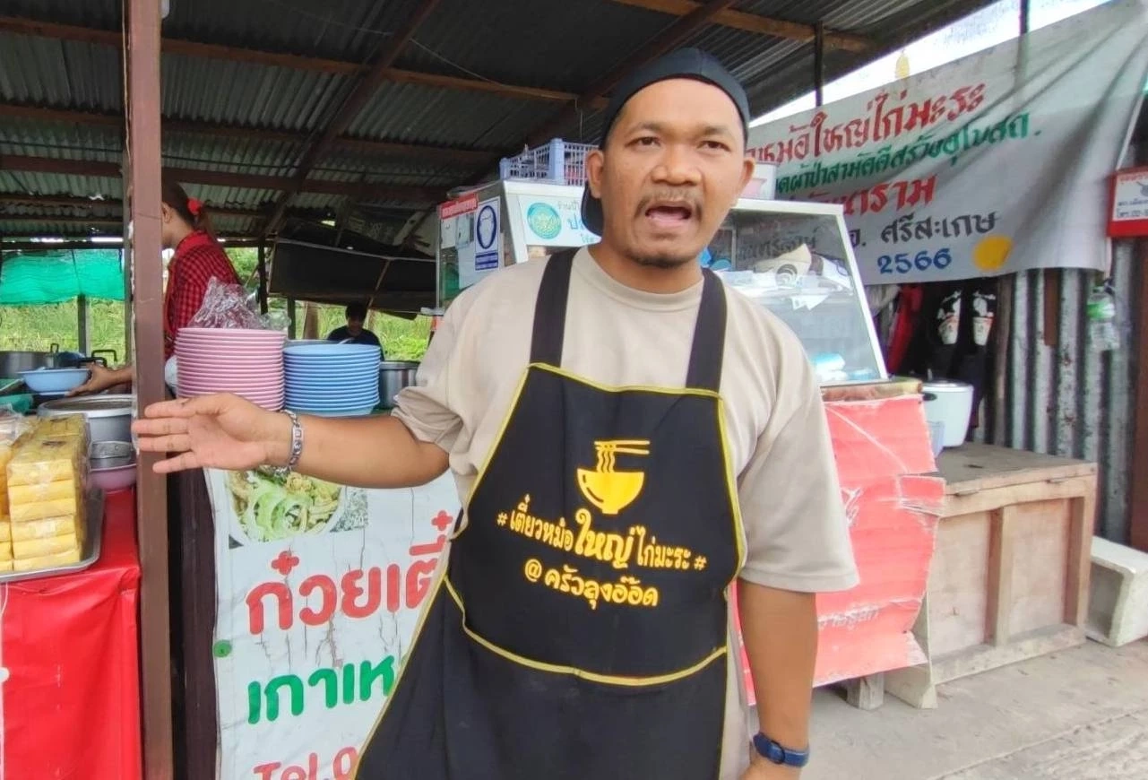 เจ้าของร้านมันไก่เปิดใจ หลังให้ข้าวลุงกินฟรี ซึ้งน้ำใจก้มกราบที่พื้น