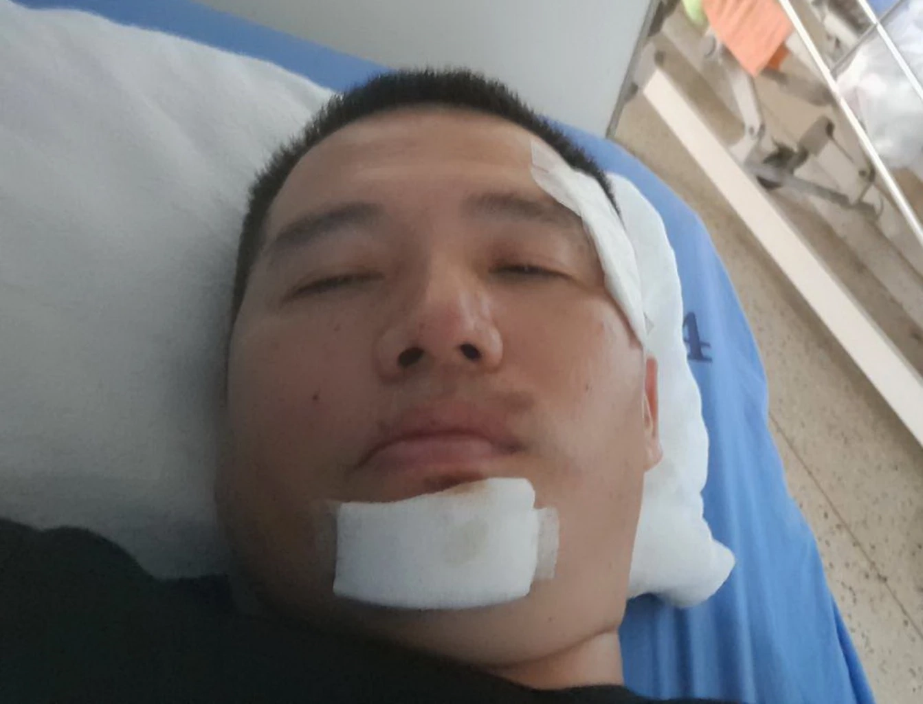 แก๊งขนต่างด้าวเหิม ซิ่งชนตำรวจเจ็บ ก่อนพลิกคว่ำตกคูน้ำ ดับ 1 จับได้ 10