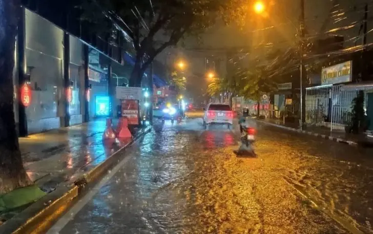 กรมอุตุฯ ชี้ ยังคงมีฝนฟ้าคะนอง-ฝนตกหนัก ตรวจเช็กพื้นที่เสี่ยงภัย ได้ที่นี่ 