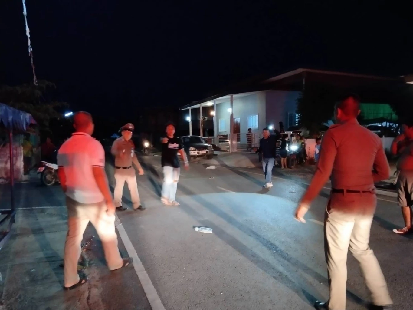 งานบุญก็ไม่เว้น คู่อริเก่าเจอกันในงานบุญบั้งไฟ ควักปืนไล่ยิง ดับ 1 สาหัส 2