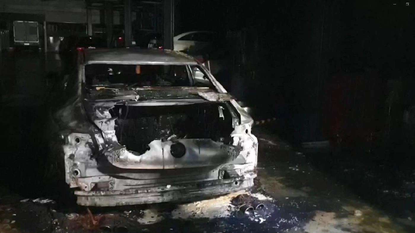 ไฟไหม้รถยนต์เบนซ์ ในโชว์รูมรถหรูชื่อดัง วอดทั้งคัน