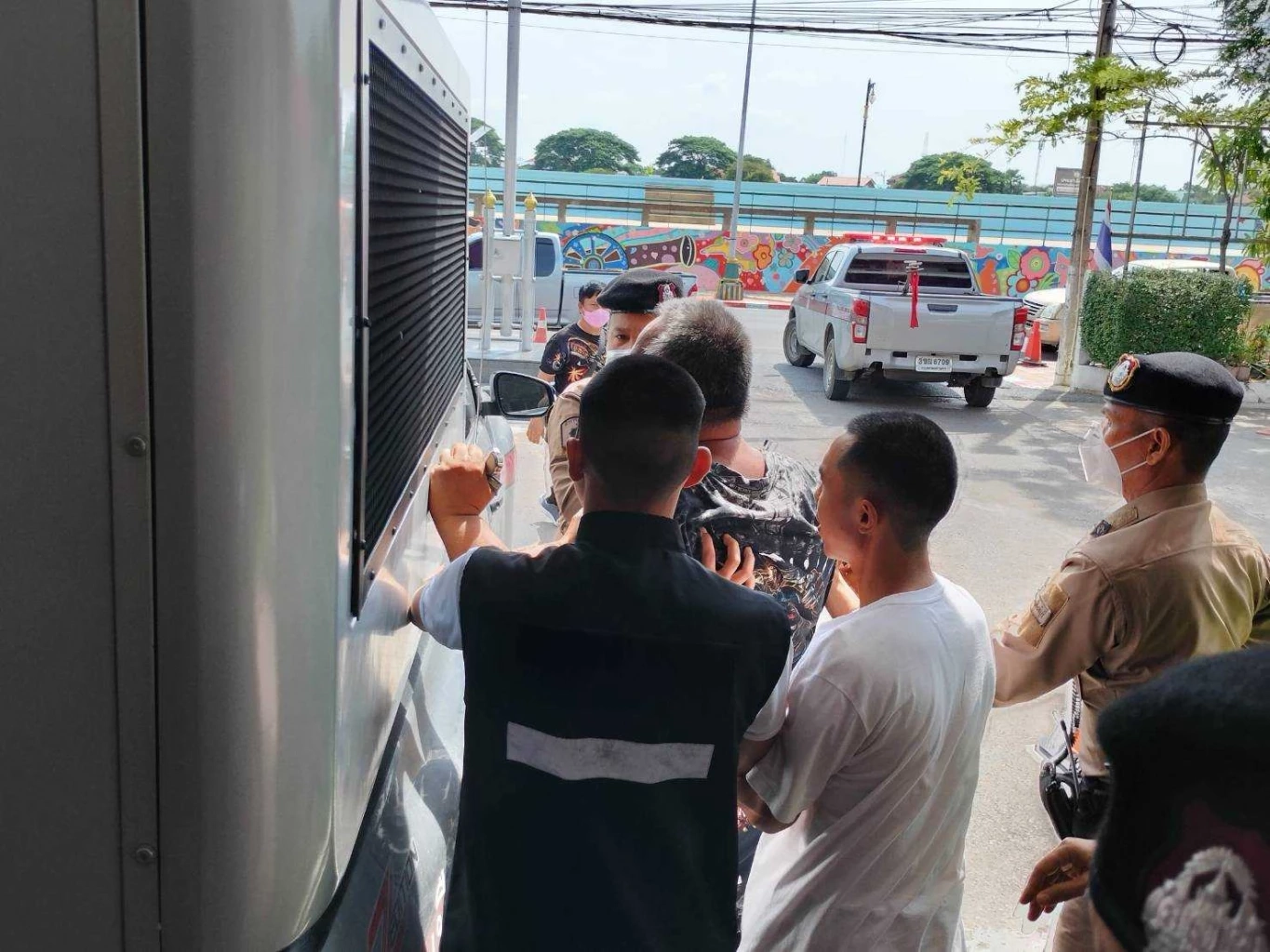 มอบตัวแล้ว "ผัวหึงโหด"ทุบเมียดับ สารภาพปมหึงหวง ญาติสาปแช่ง หวิดประชาทัณฑ์