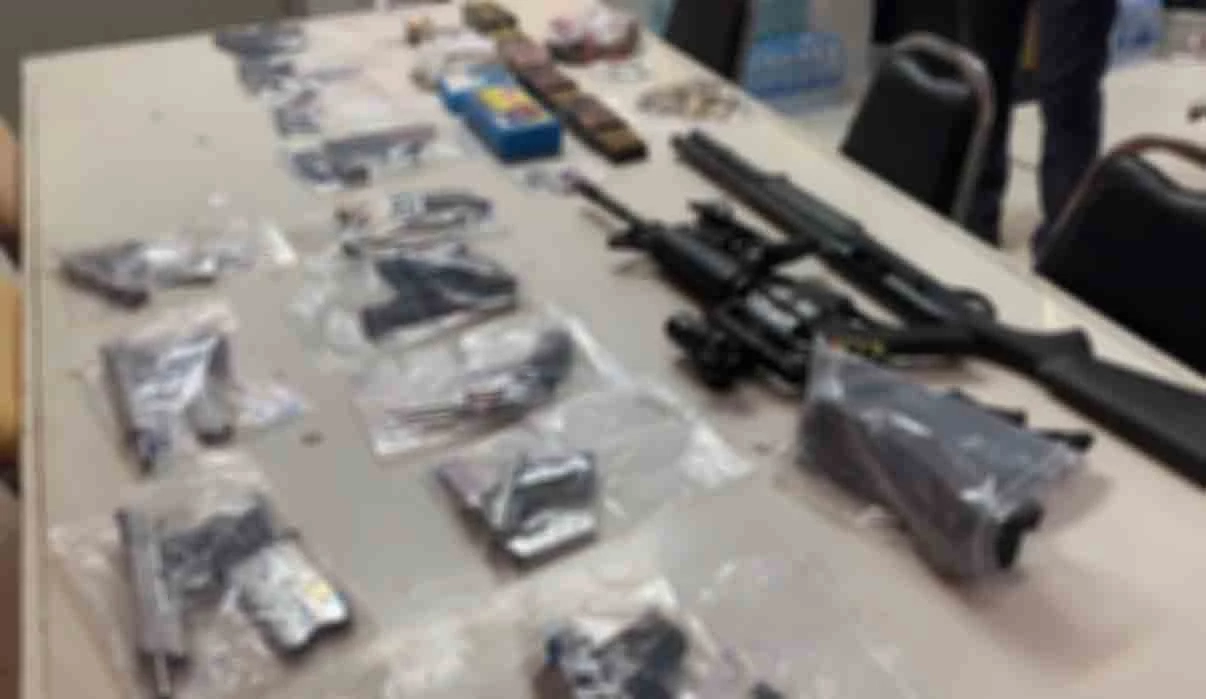 ค้นบ้าน สจ.กร่าง ตะลึง! พบปืนสั้น-ยาว 15 กระบอก นอภ.เตรียมเพิกถอนใบ ป.4