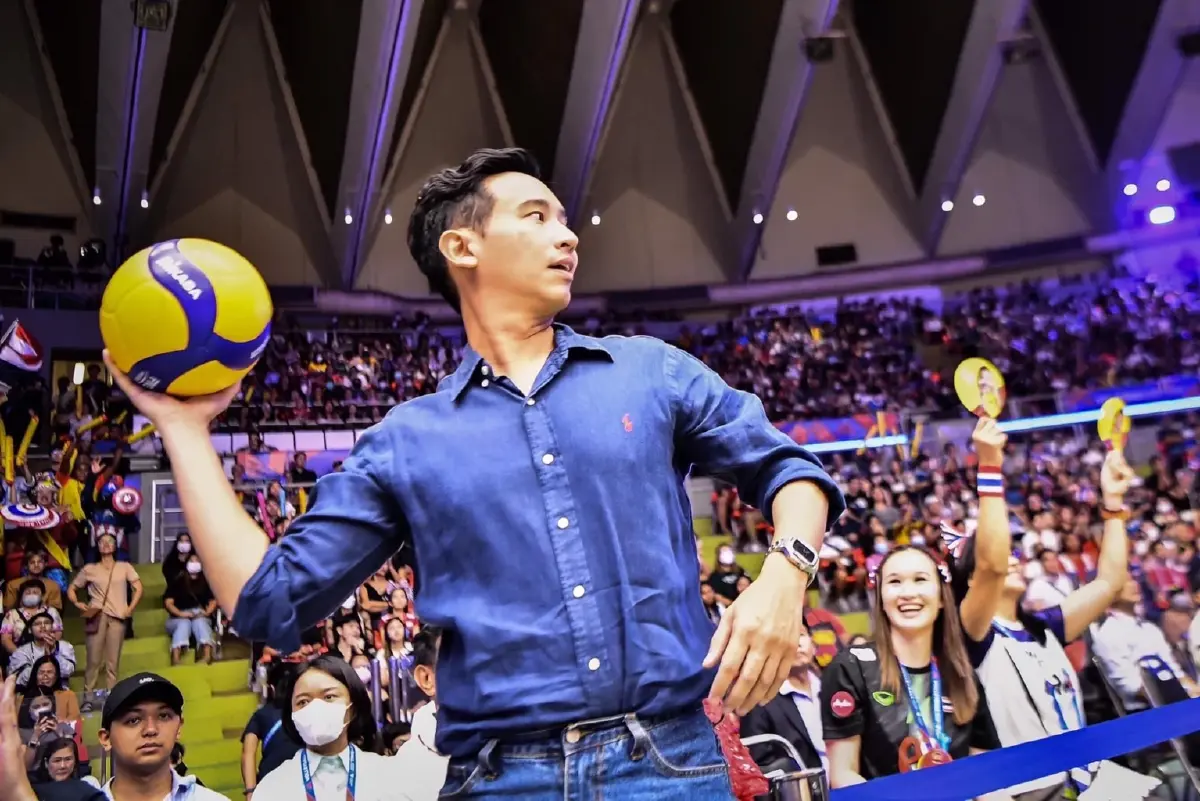 เพจ"Volleyball World"โพสต์ภาพ"พิธา"ร่วมเชียร์ศึกวอลเลย์บอลเนชั่นส์ลีก