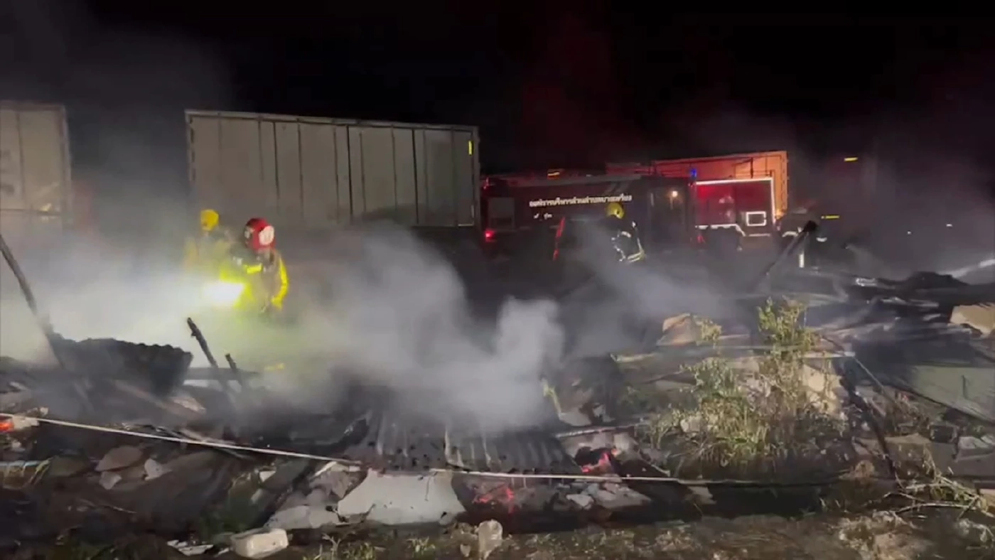 ไฟไหมย่านบางบ่อ นักเรียน 11 ปีรอดปาฏิหาริย์ ร่ำไห้หนังสือ ชุดนักเรียนวอด