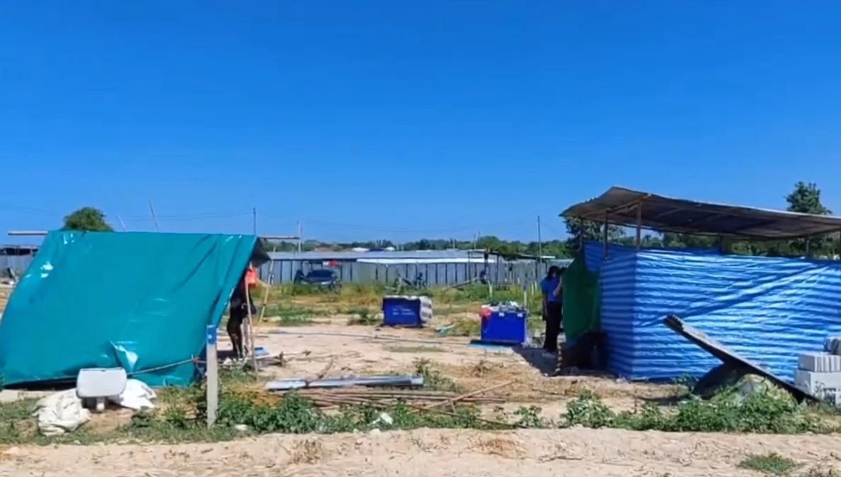 สุดรันทด 5 ชีวิต อาศัยเพิงสังกะสี ขุดมันกินแทนข้าว หลังเสาหลักล้มป่วย-ตกงาน