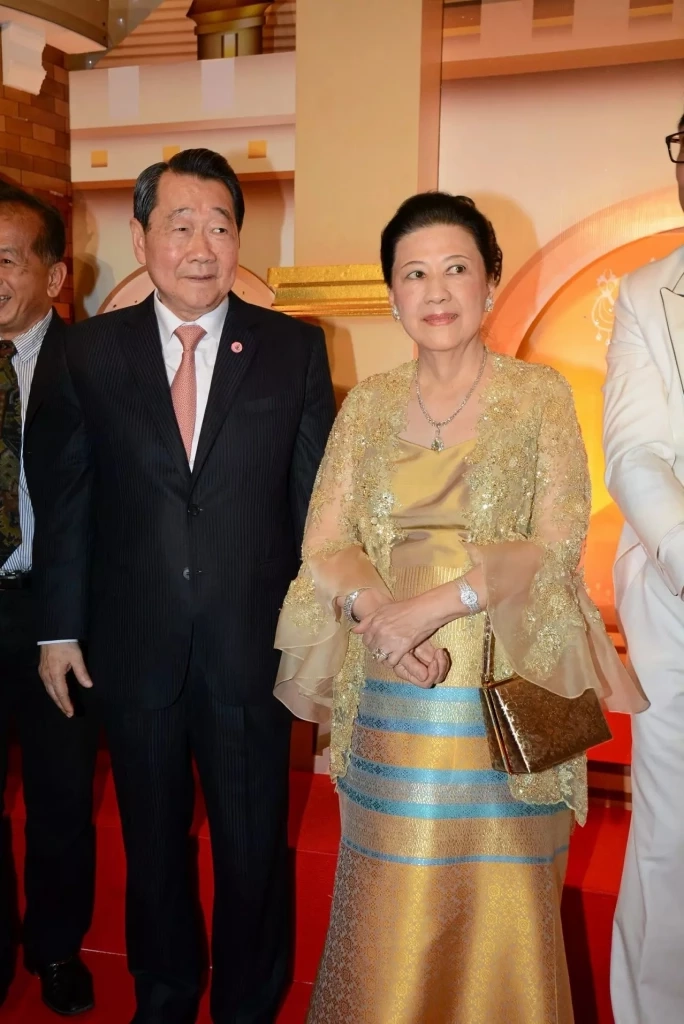 เปิดประวัติ "คุณหญิงเทวี" เจียรวนนท์ ตลอด 62 ปีที่เคียงคู่ "เจ้าสัวซีพี"