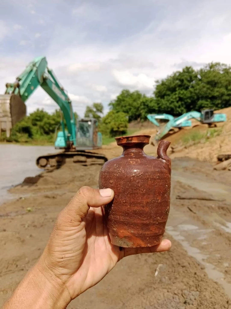 ชาวบ้านตื่น! ล่าขุมทรัพย์ลุ่มแม่น้ำบางปะกง อดีตท่าเรือตลาดเก่าอายุ 100 กว่าปี