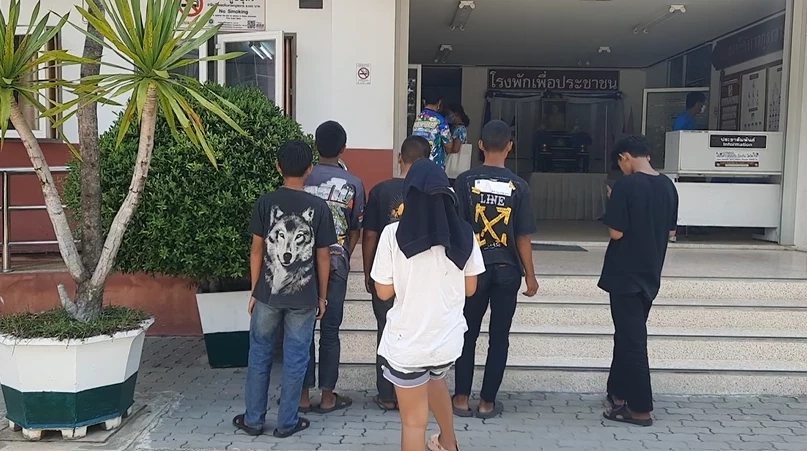 กลุ่มเพื่อนของผู้ก่อเหตุและเสียชีวิต