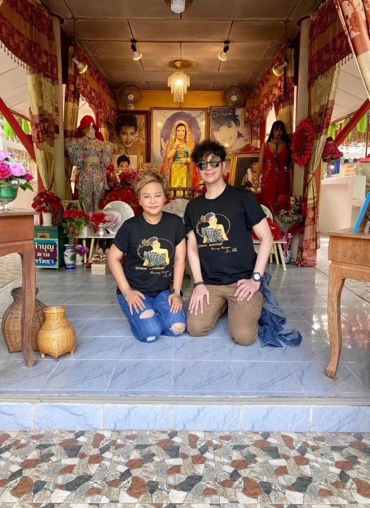 ขอขอบคุณภาพสวยๆ จาก : Facebook พุ่มพวง ดวงจันทร์