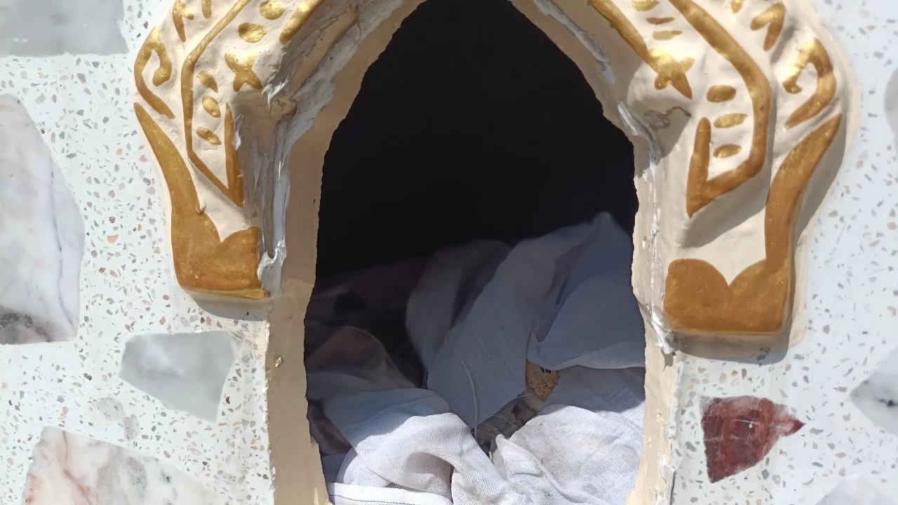 ชาวบ้านเดือด สาปแช่งโจรทุบเจดีย์เก็บอัฐิบรรพบุรุษ ขโมยเงิน-โกศทองเหลือง