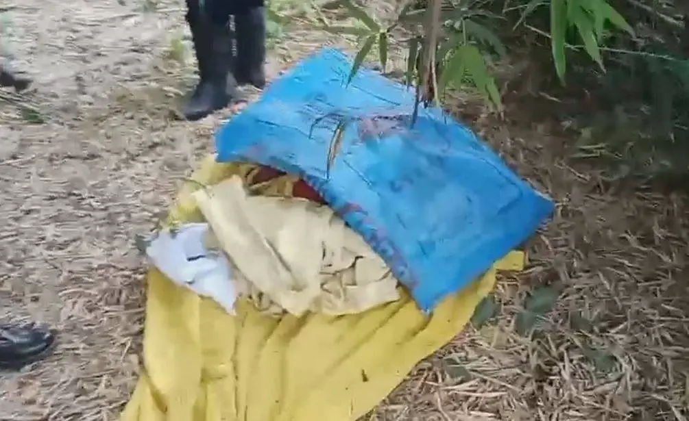 พบผ้าไตร-ผ้าอาบน้ำฝน มูลค่าเกือบ 2 แสนบาท ถูกขโมยมาซ่อนข้างกำแพงวัด