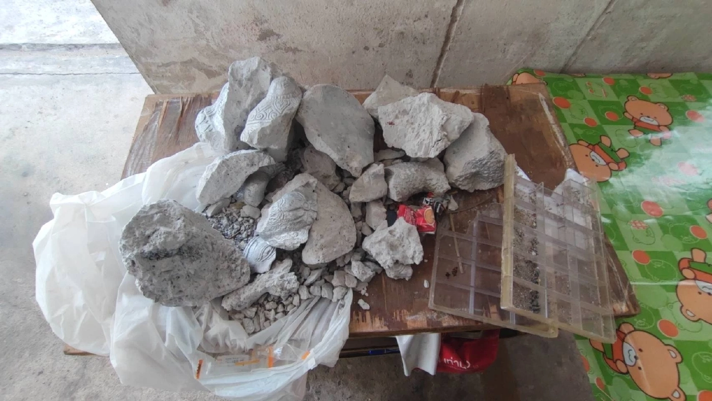 ผวาทั้งคอนโด "เจ๊หงส์ พิตบูล" คัมแบ็ก! คลั่งเอาหินทุบหัวแม่ อาการสาหัส