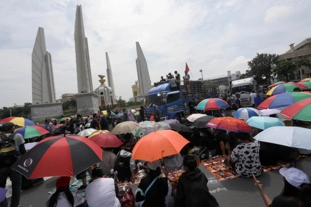 ศาลอาญาฯ นัดตัดสิน "คดีม็อบชุมนุมขัดขวางขบวนเสด็จฯ" พรุ่งนี้