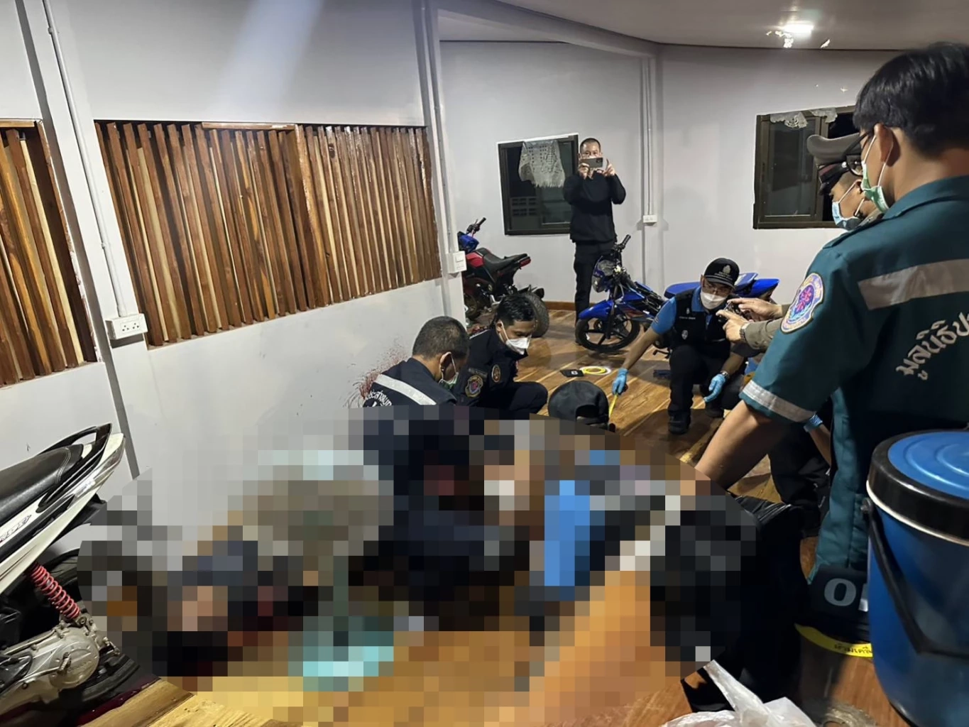 สุดโหด! ขาใหญ่วัดโบสถ์ ระแวงเพื่อนตีท้ายครัว ควงปืนกลยิงดับคาบ้าน 2 ศพ