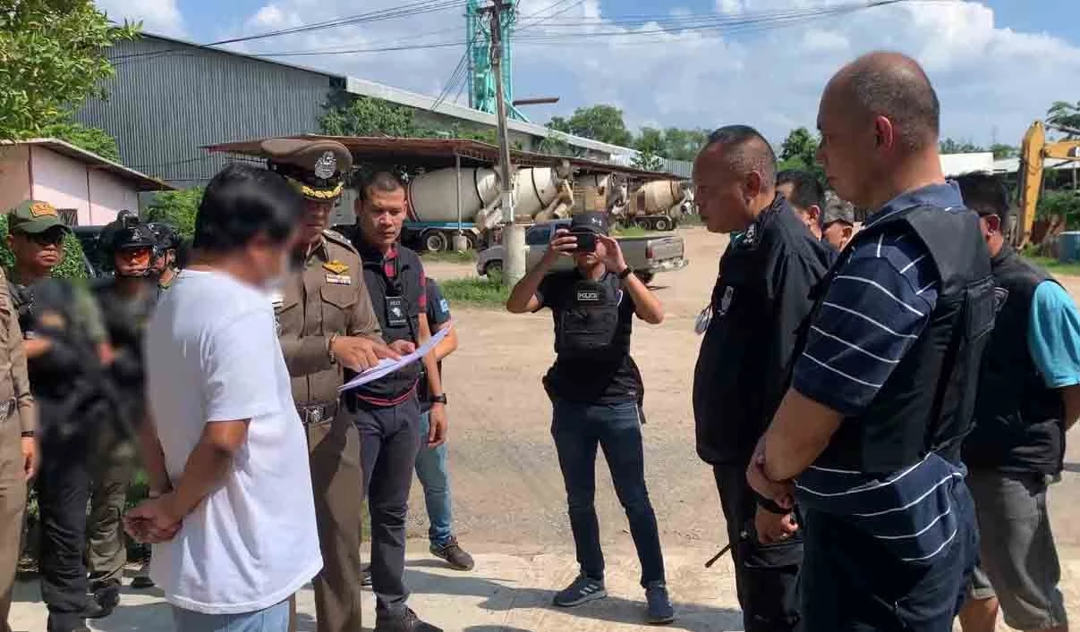 ค้นบ้าน สจ.กร่าง ตะลึง! พบปืนสั้น-ยาว 15 กระบอก นอภ.เตรียมเพิกถอนใบ ป.4