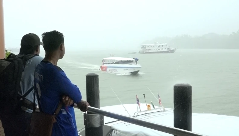 ท่าจะยาว! ม็อบเรือประมงเล็ก ปิดปากคลองปากบารา ขู่เตรียมยกระดับการชุมนุม