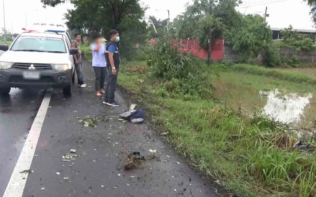 นักจิตวิทยา รพ. รีบขับรถไปเข้าเวร วูบหลับชนสนั่น รถหงายท้องล้อชี้ฟ้า