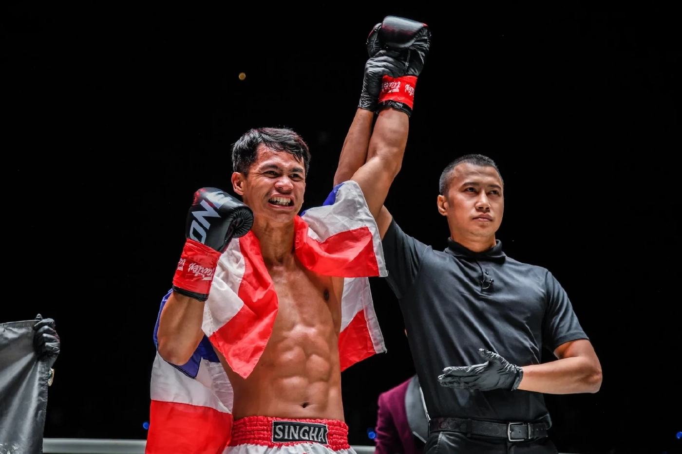 "ซุปเปอร์บอน" ท็อปฟอร์มชนะน็อก "ไทฟุน" ยก 2 ในศึก ONE Fight Night 11