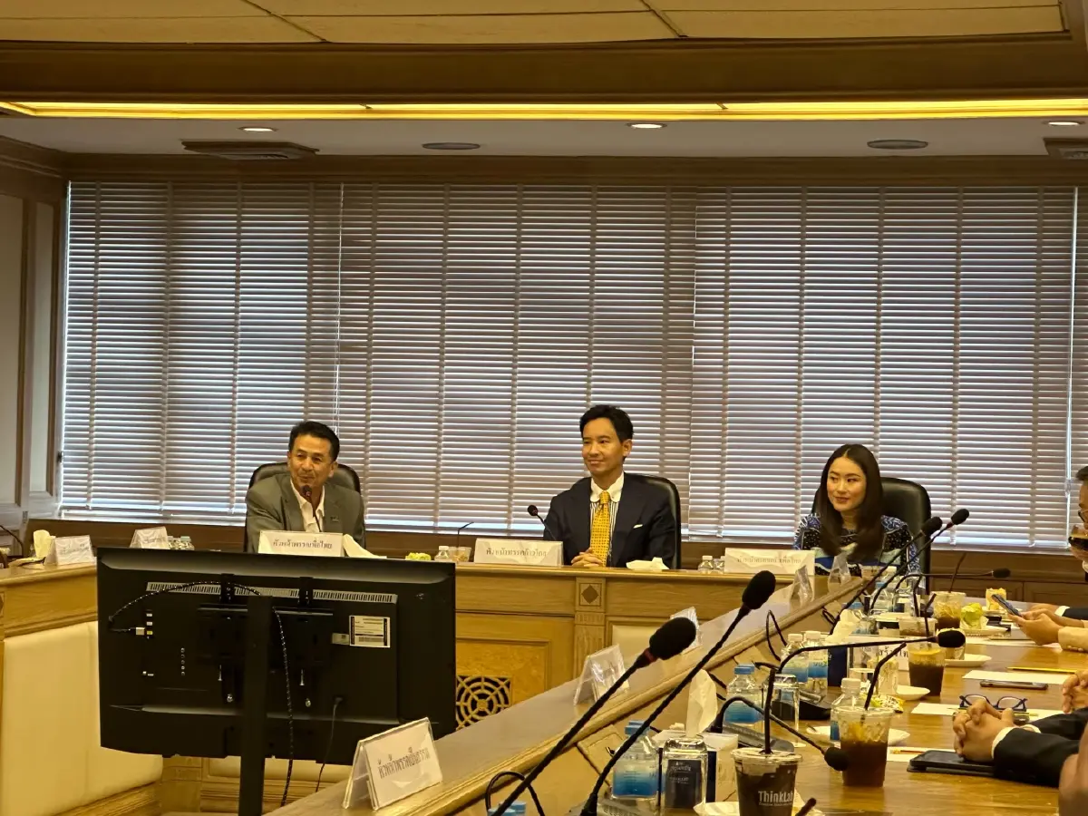 ประชุมแกนนำ 8 พรรคร่วม