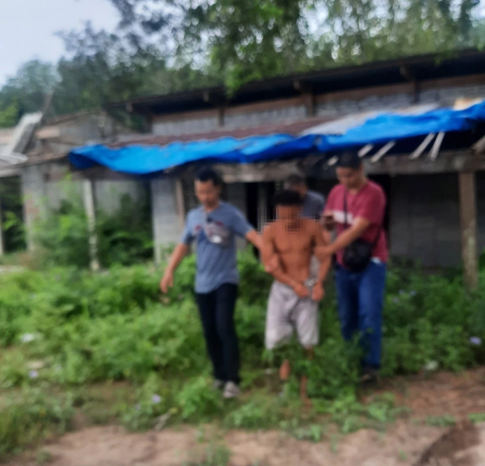 รวบแล้ว "ลูกทรพี" คลั่งยาทำร้ายพ่อดับ ตะคอกใส่แม่"แจ้งตำรวจทำไม"