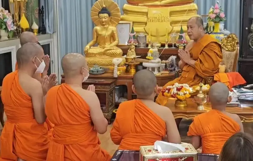ชุดสาธิตดับเพลิง 4 นาย บวชหน้าไฟให้ "น้องเบนซ์" ขอทำประโยชน์เพื่อสังคมต่อไป