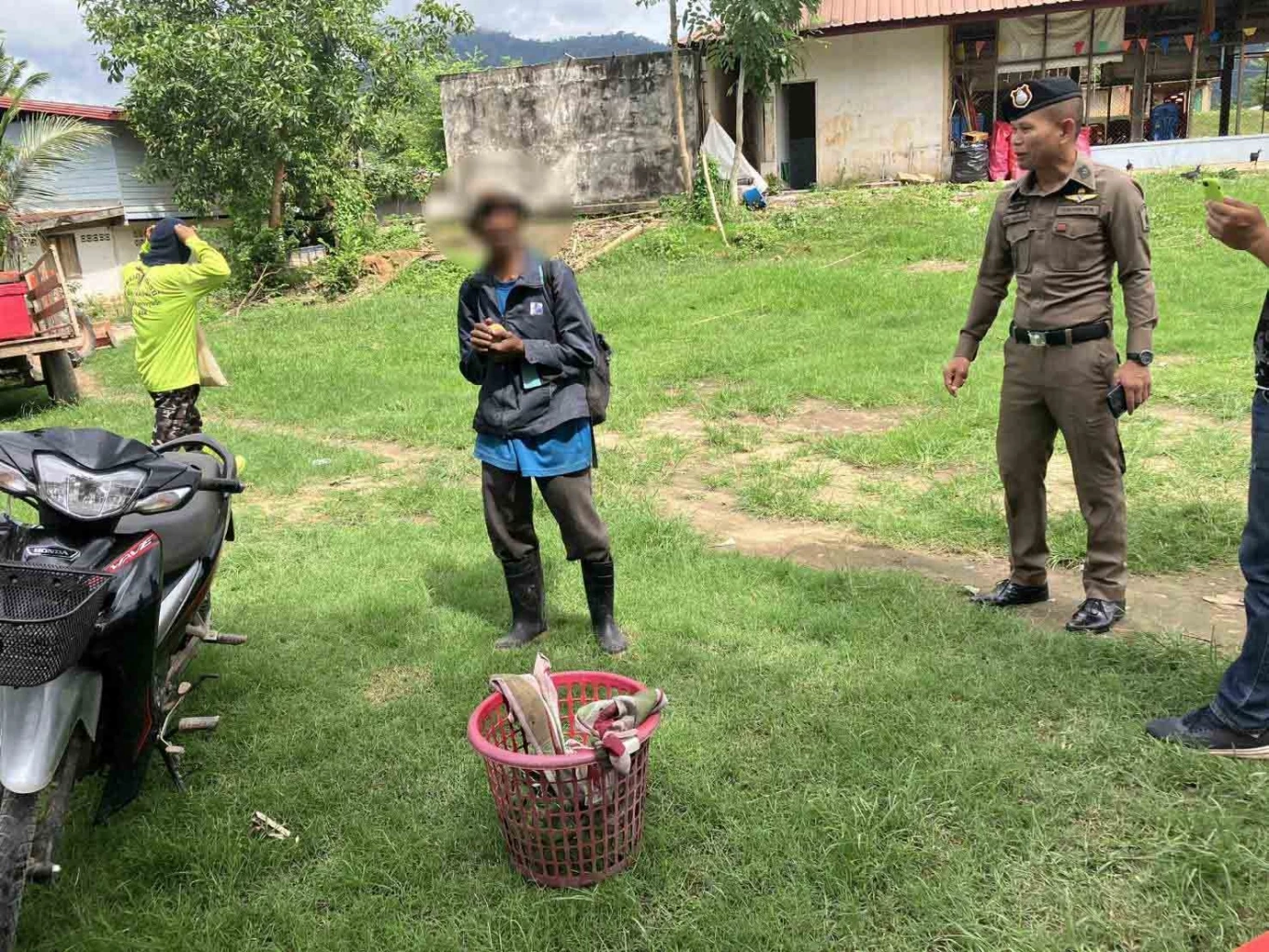 พบแล้ว! ชาวบ้านหายในป่า 4 วัน เผยเรื่องแปลก เจอพระธุดงค์ ก่อนเห็นทางออก