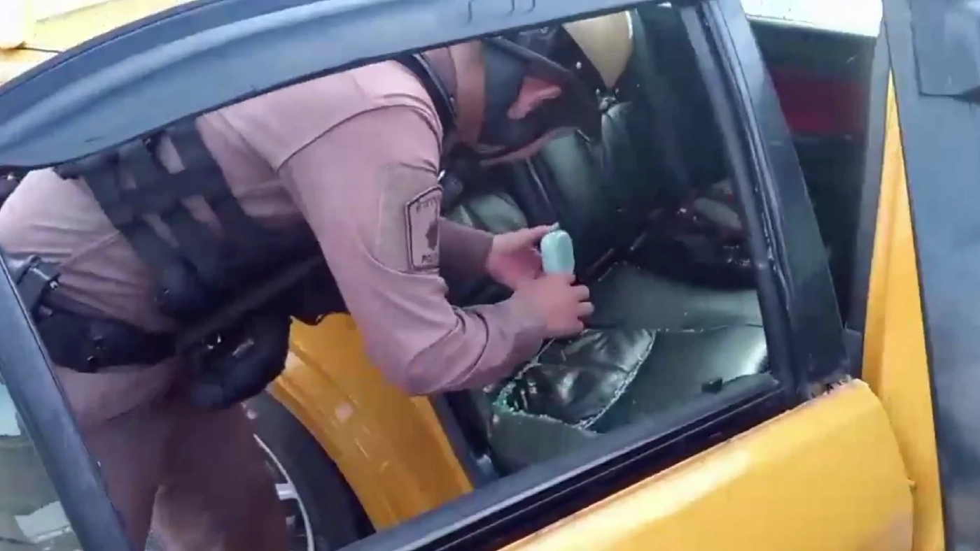 เปิดคลิป แก๊งโจ๋นครนายกสุดโหด ซิ่งไล่ล่าทำร้ายนักท่องเที่ยว ทุบรถพังยับ