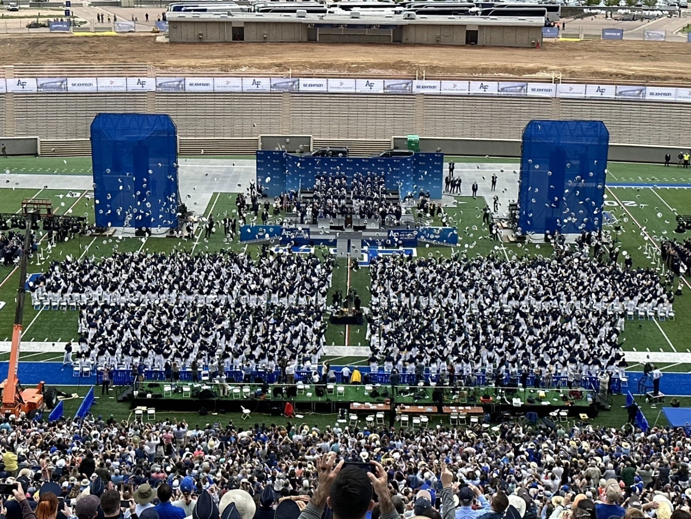 นร.ทหารไทย จบ รร. นายเรืออากาศสหรัฐฯ "โจ ไบเดน" ประธานพิธี