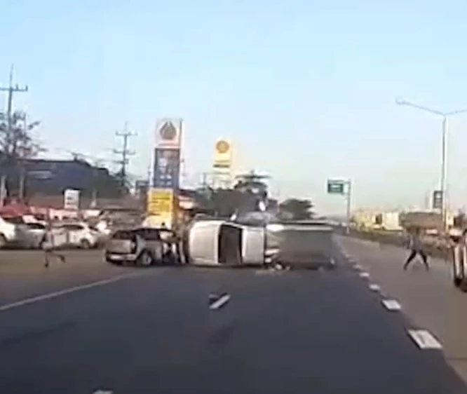 ยังไม่แจ้งข้อหา รถหรูแข่งซิ่งชนรถนักเรียนเจ็บระนาว ผู้ปกครองวอนรับผิดชอบ