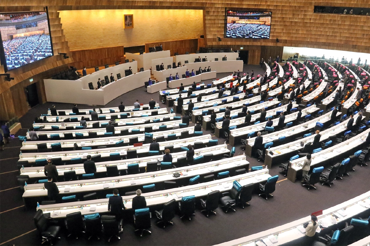 อย่าเอาอดีตเทียบปัจจุบันชิงเก้าอี้"ประธานสภา"