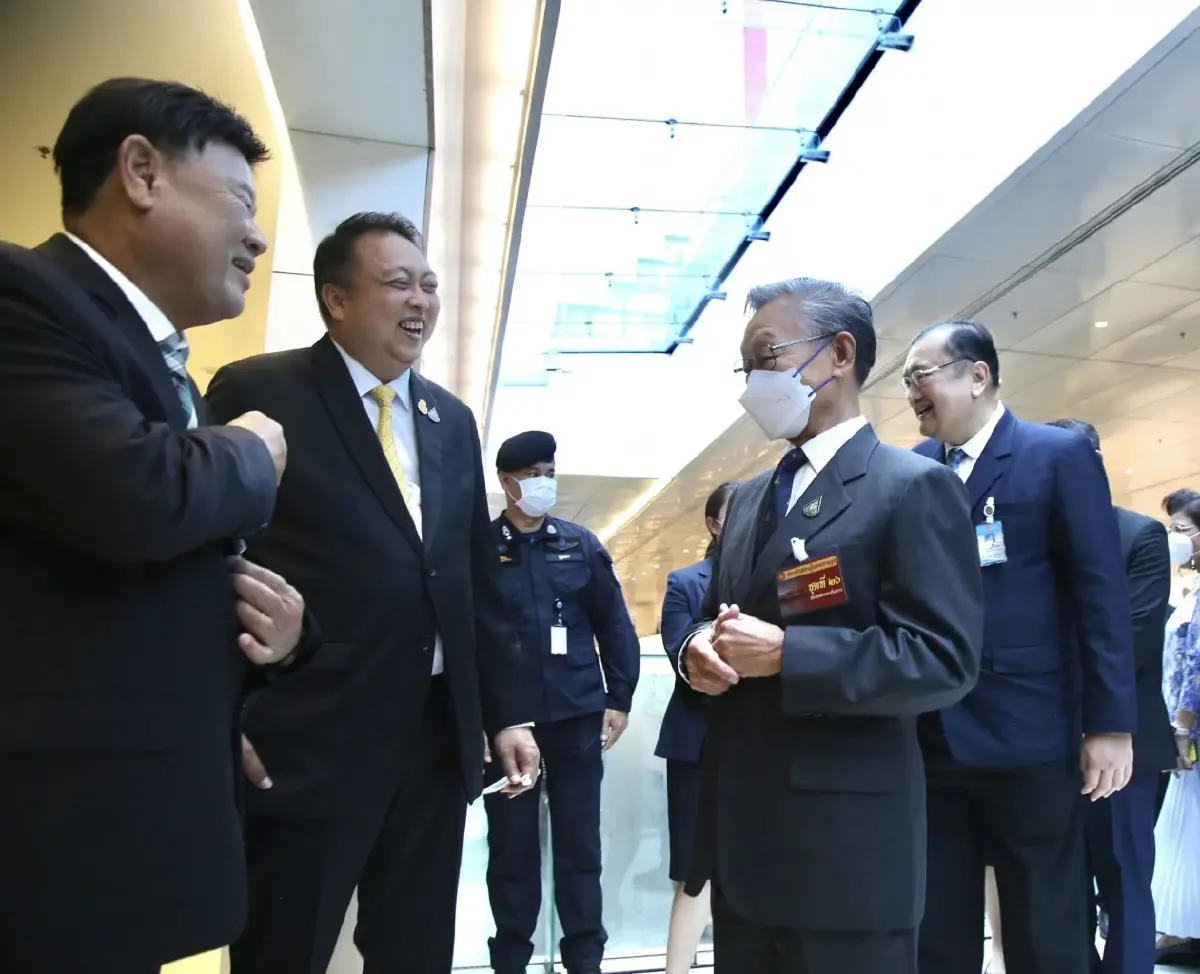 พรุ่งนี้เข้าพรรค! "บิ๊กตู่" เรียกประชุม 36 ส.ส. ติวเข้มทิศทางโหวตประธานสภา