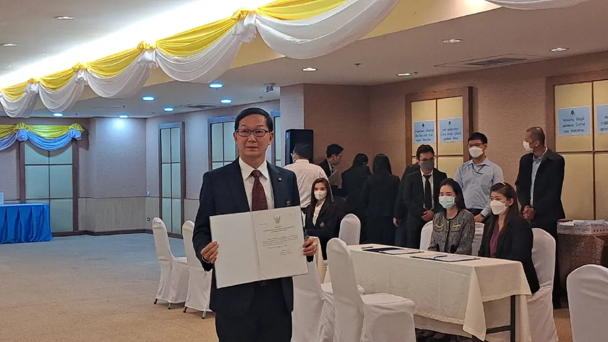 คนแรกมาแล้ว "รำพูล"ส.ส.ป้ายแดงพรรคไทยสร้างไทยรับเอกสารรายงานตัว กกต.