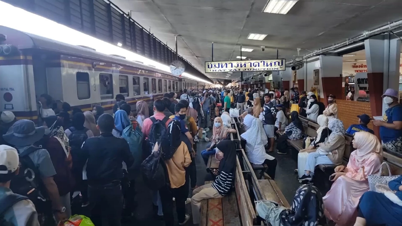 ชุมทางหาดใหญ่แทบแตก ไทยมุสลิม 3 จังหวัดชายแดนใต้ แห่กลับฉลอง"ฮารีรายอ"