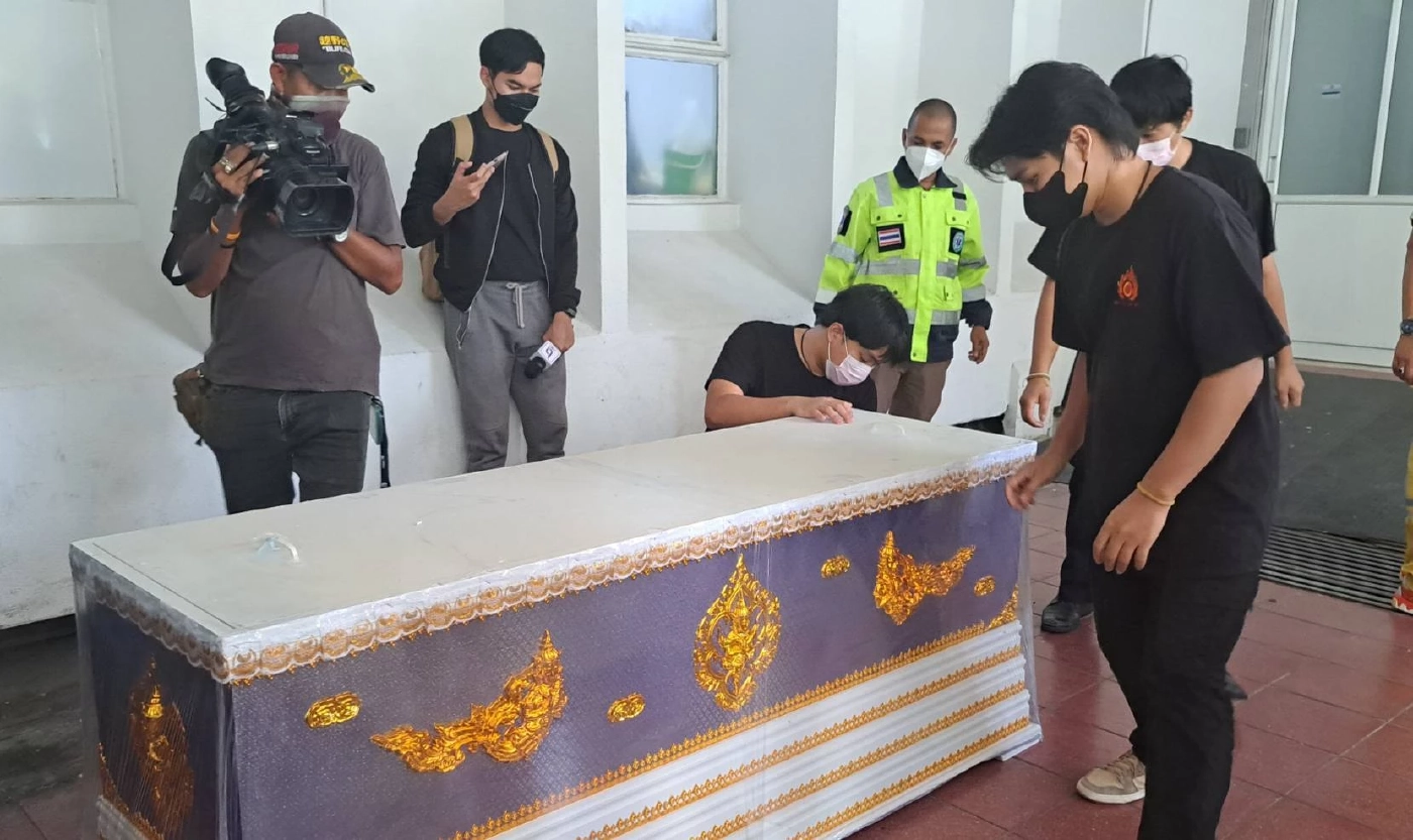 จนท.ดับเพลิง เตรียมตั้งขบวนส่งศพ “น้องเบนซ์” เหยื่อถังดับเพลิงระเบิด