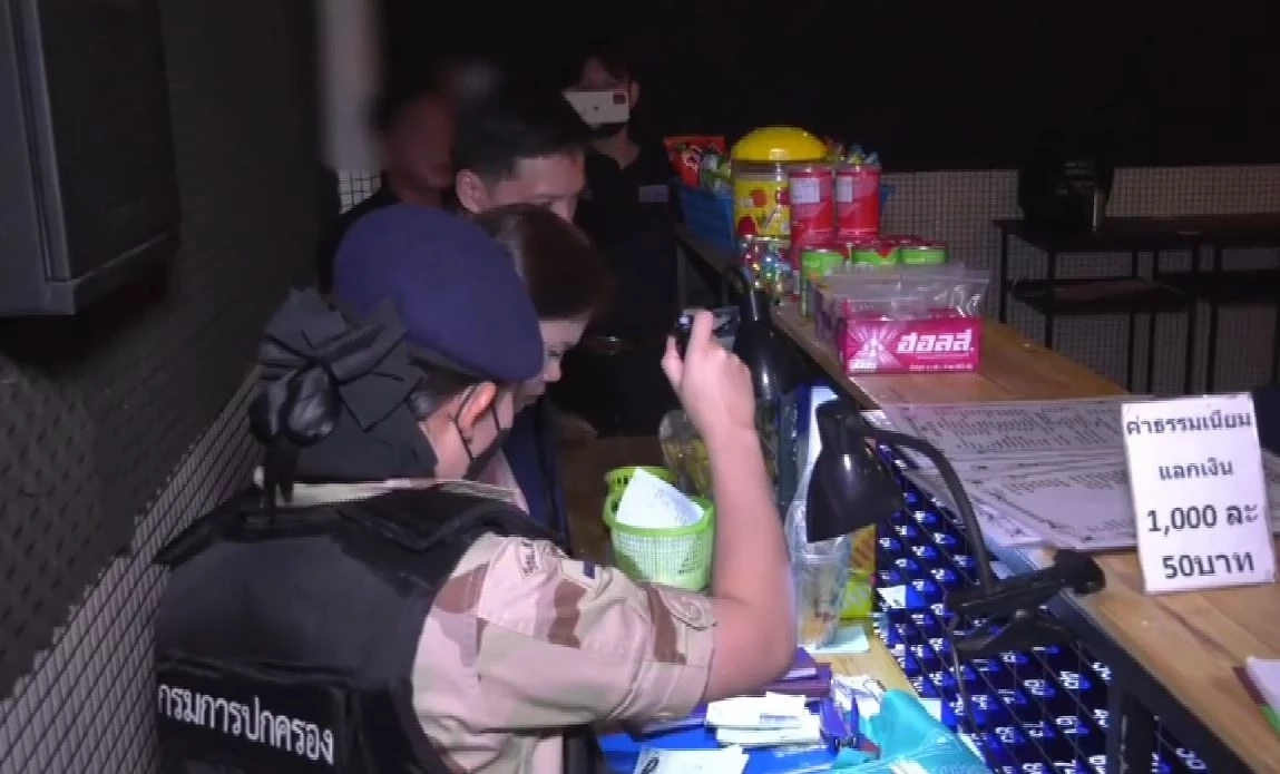 ปกครองลุยจับ 2 ผับใหญ่ กลางเมืองกระทู้ ปล่อยเด็กใช้บริการ-เปิดยันหว่าง